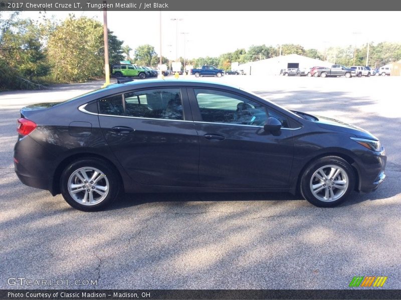 Tungsten Metallic / Jet Black 2017 Chevrolet Cruze LT
