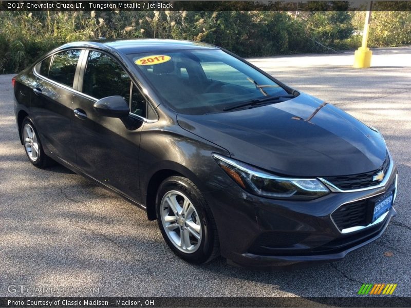 Tungsten Metallic / Jet Black 2017 Chevrolet Cruze LT