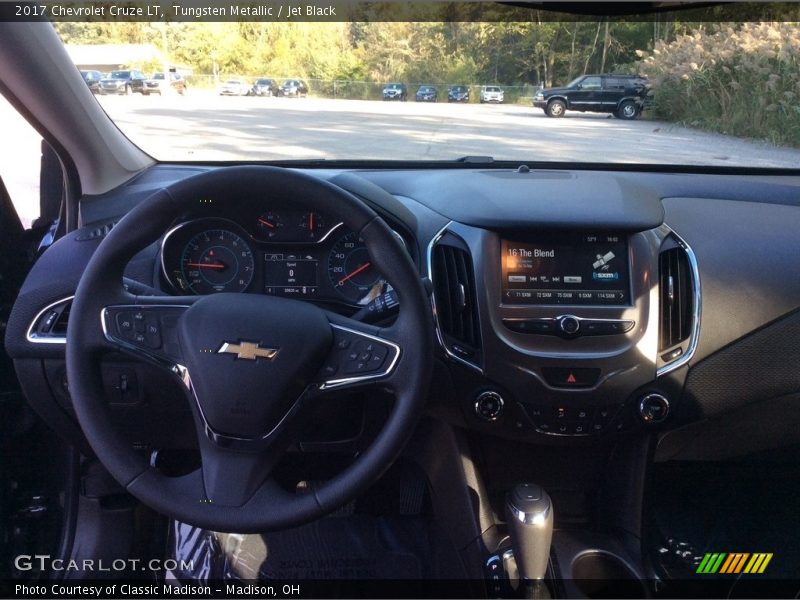 Tungsten Metallic / Jet Black 2017 Chevrolet Cruze LT