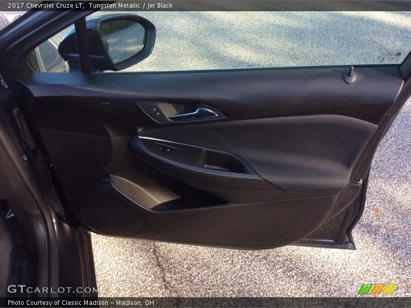 Tungsten Metallic / Jet Black 2017 Chevrolet Cruze LT