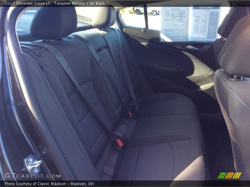 Tungsten Metallic / Jet Black 2017 Chevrolet Cruze LT