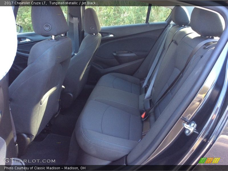 Tungsten Metallic / Jet Black 2017 Chevrolet Cruze LT