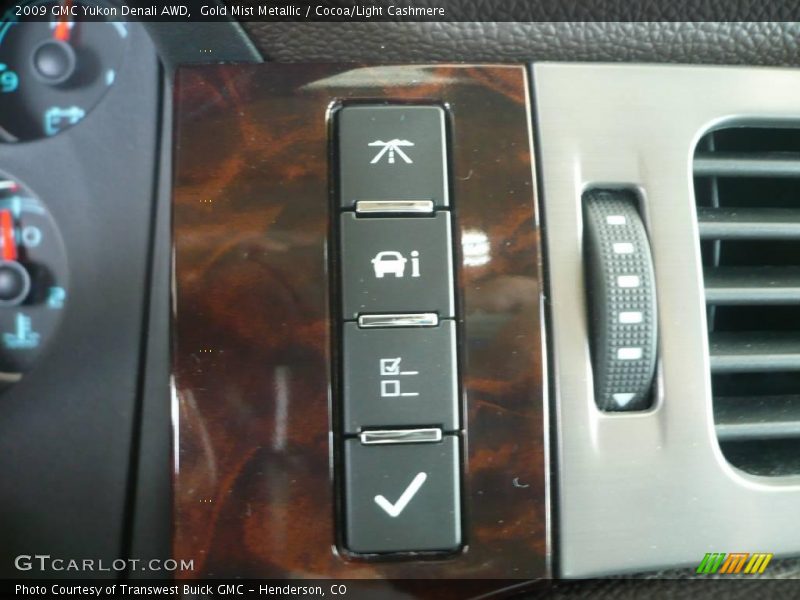 Gold Mist Metallic / Cocoa/Light Cashmere 2009 GMC Yukon Denali AWD