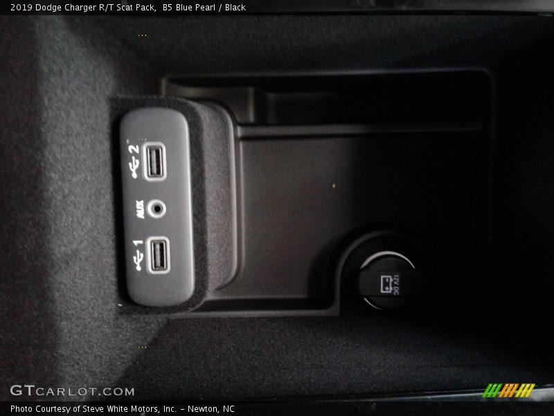 B5 Blue Pearl / Black 2019 Dodge Charger R/T Scat Pack