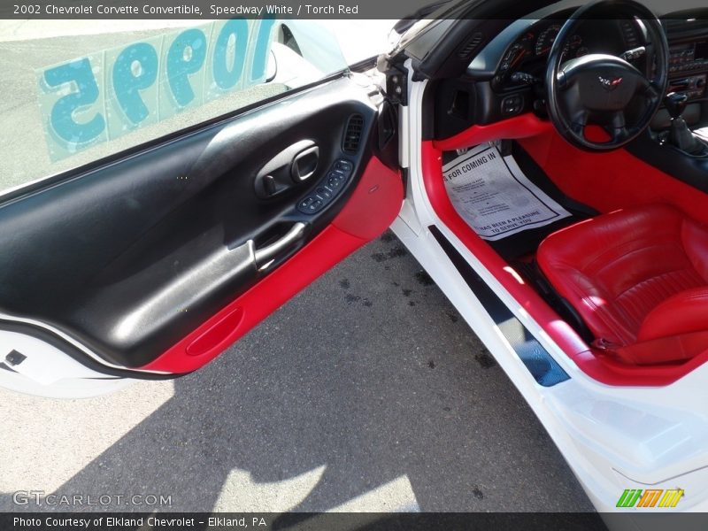 Speedway White / Torch Red 2002 Chevrolet Corvette Convertible