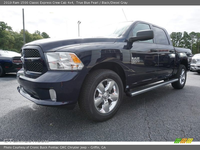 Front 3/4 View of 2019 1500 Classic Express Crew Cab 4x4