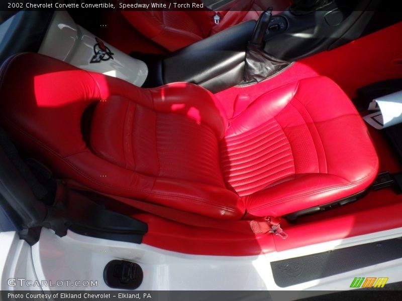 Speedway White / Torch Red 2002 Chevrolet Corvette Convertible