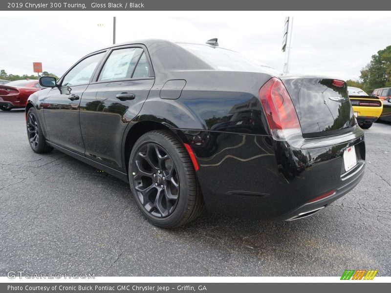 Gloss Black / Black 2019 Chrysler 300 Touring