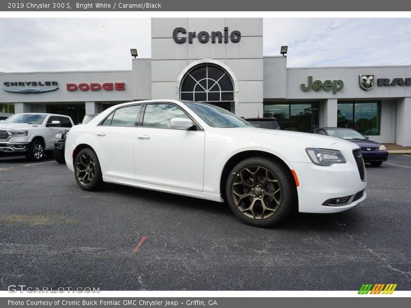 Bright White / Caramel/Black 2019 Chrysler 300 S