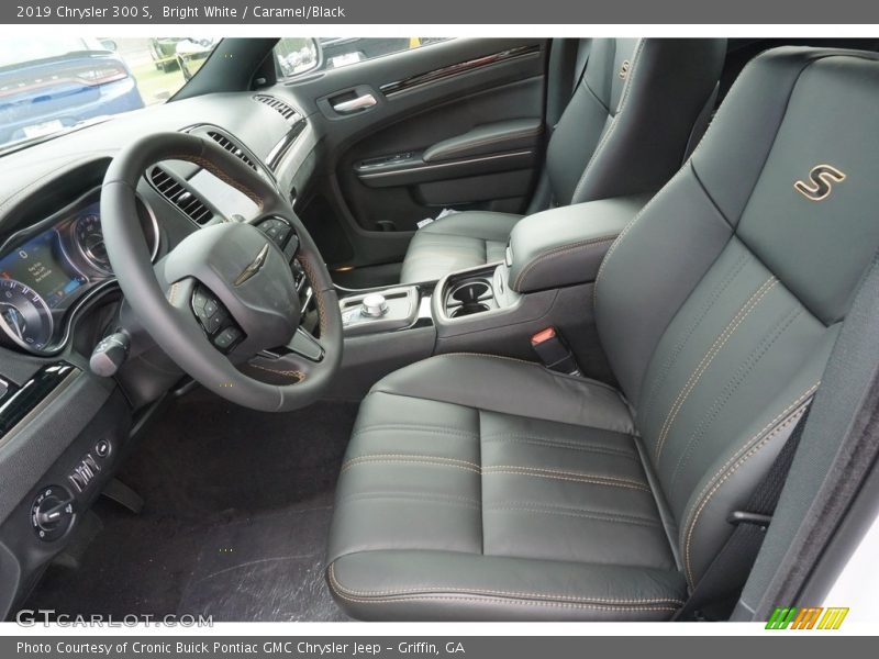  2019 300 S Caramel/Black Interior