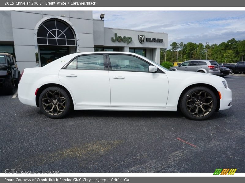  2019 300 S Bright White