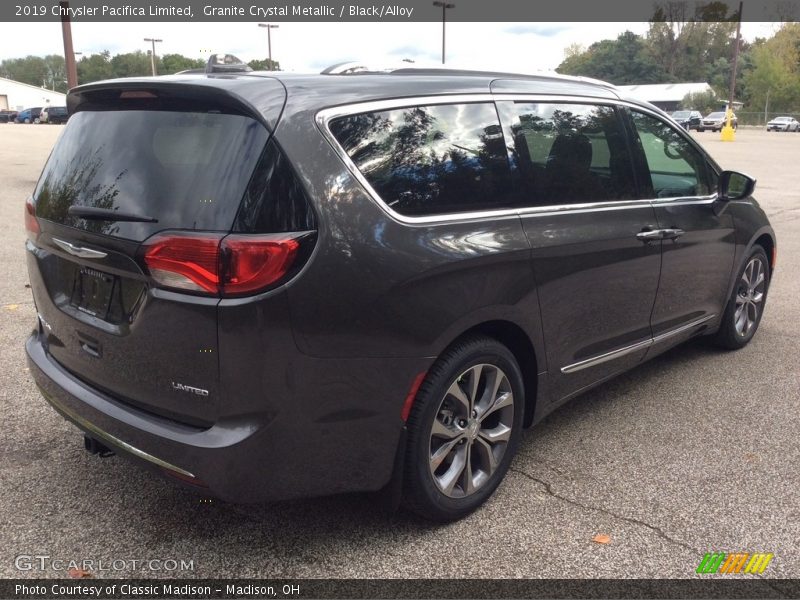 Granite Crystal Metallic / Black/Alloy 2019 Chrysler Pacifica Limited