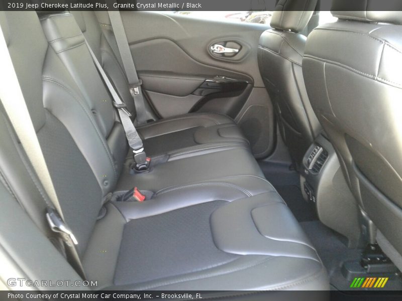 Granite Crystal Metallic / Black 2019 Jeep Cherokee Latitude Plus