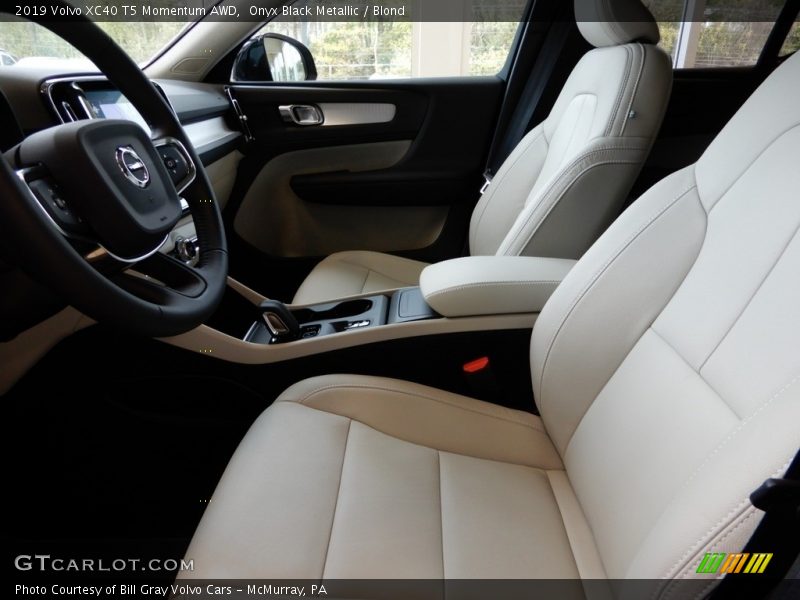 Onyx Black Metallic / Blond 2019 Volvo XC40 T5 Momentum AWD