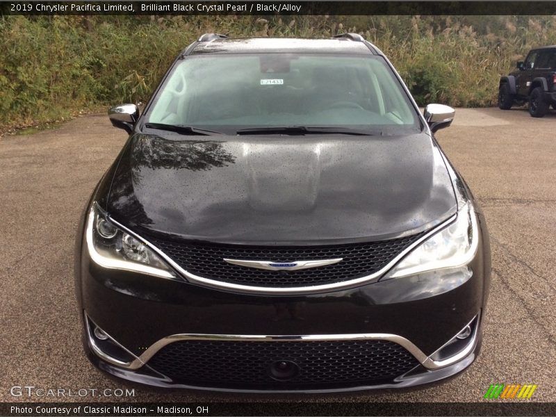 Brilliant Black Crystal Pearl / Black/Alloy 2019 Chrysler Pacifica Limited