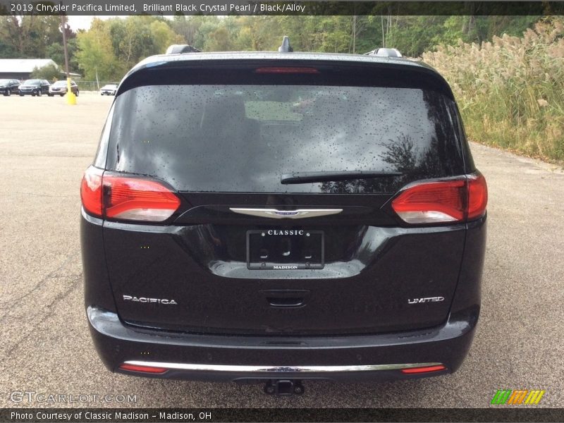 Brilliant Black Crystal Pearl / Black/Alloy 2019 Chrysler Pacifica Limited