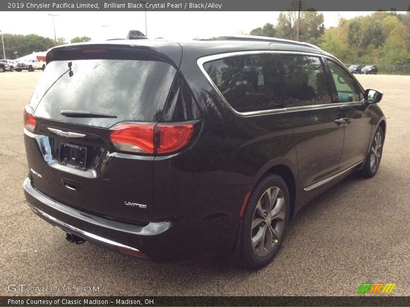 Brilliant Black Crystal Pearl / Black/Alloy 2019 Chrysler Pacifica Limited