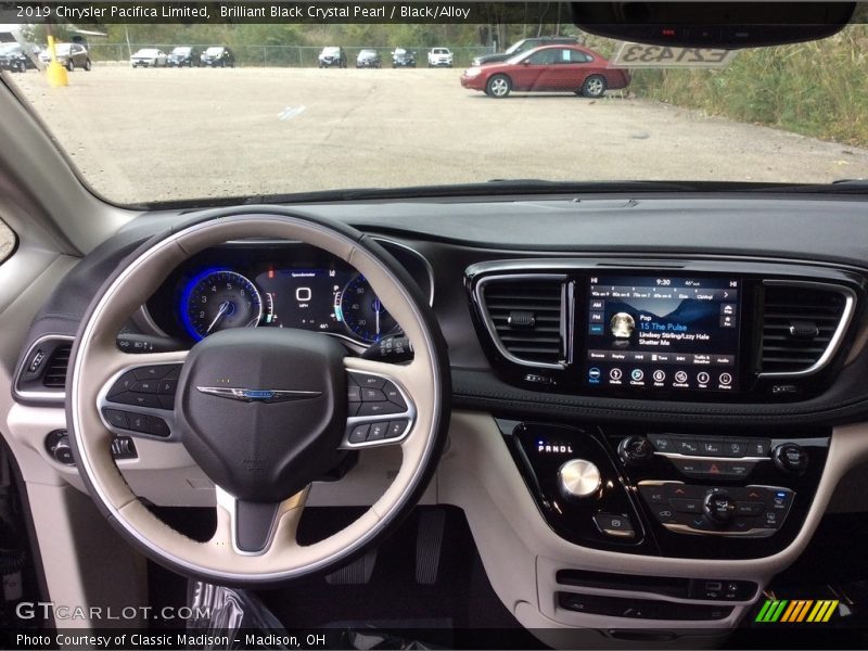 Brilliant Black Crystal Pearl / Black/Alloy 2019 Chrysler Pacifica Limited