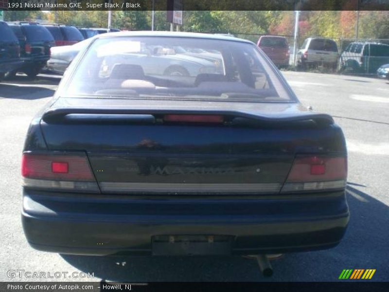 Super Black / Black 1991 Nissan Maxima GXE