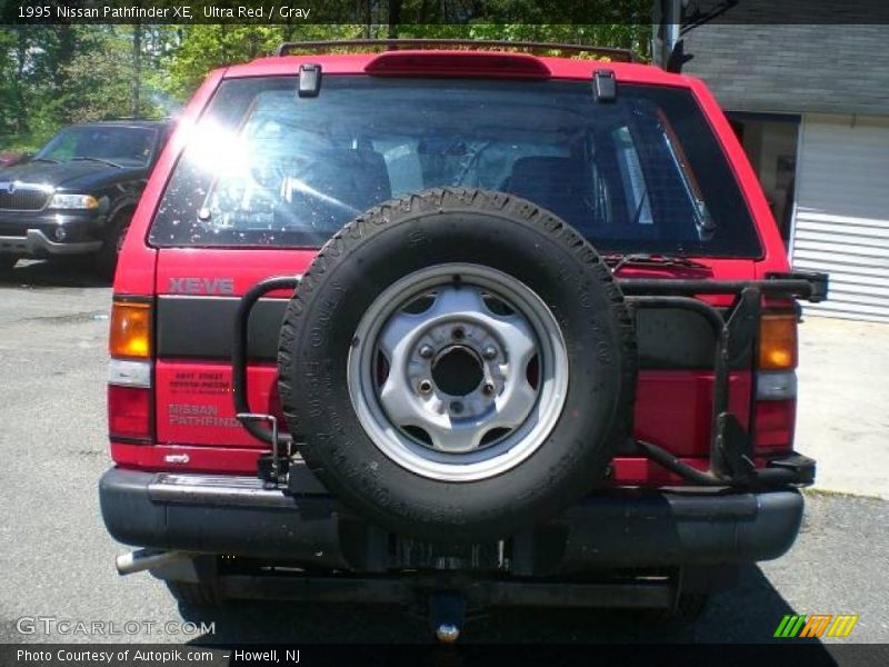 Ultra Red / Gray 1995 Nissan Pathfinder XE
