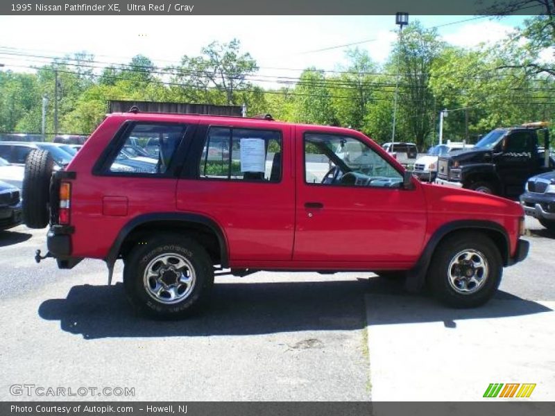 Ultra Red / Gray 1995 Nissan Pathfinder XE