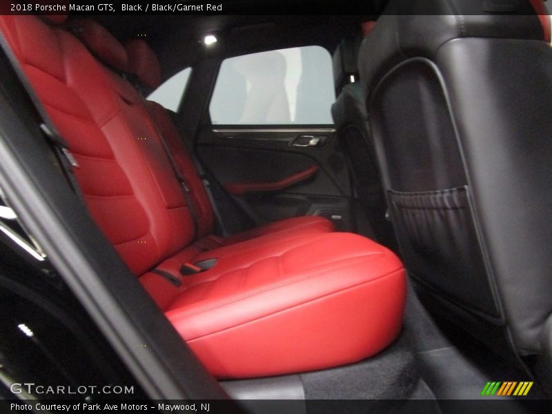 Black / Black/Garnet Red 2018 Porsche Macan GTS