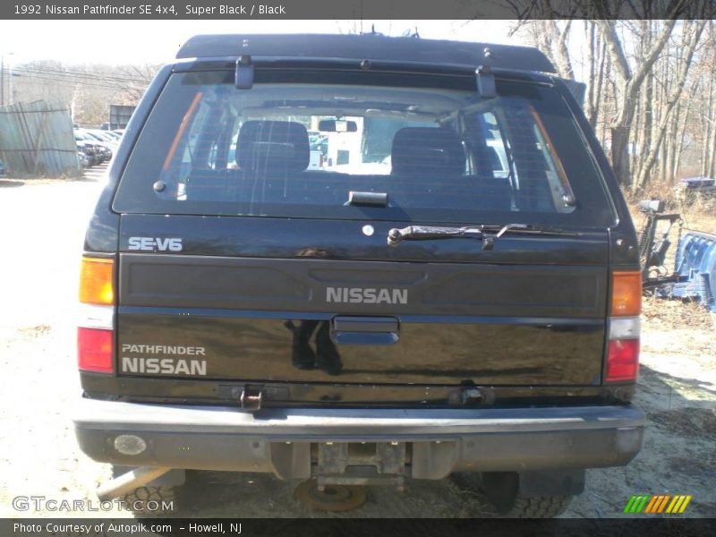 Super Black / Black 1992 Nissan Pathfinder SE 4x4