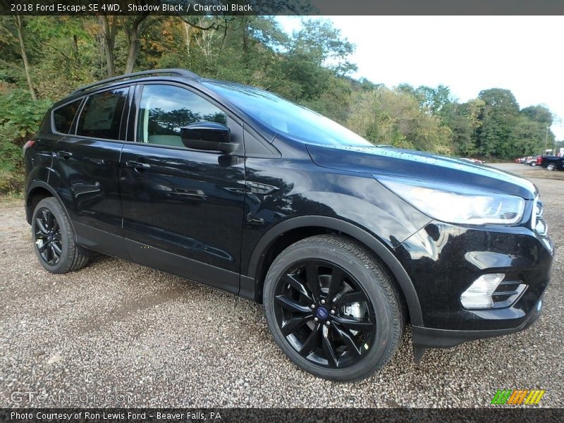 Front 3/4 View of 2018 Escape SE 4WD