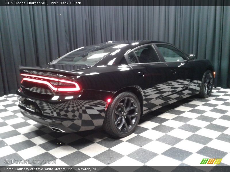 Pitch Black / Black 2019 Dodge Charger SXT