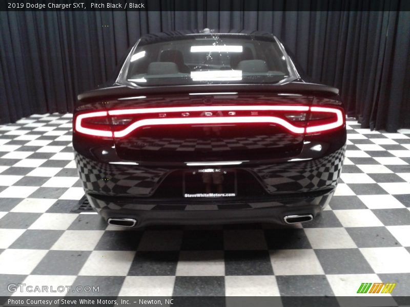 Pitch Black / Black 2019 Dodge Charger SXT