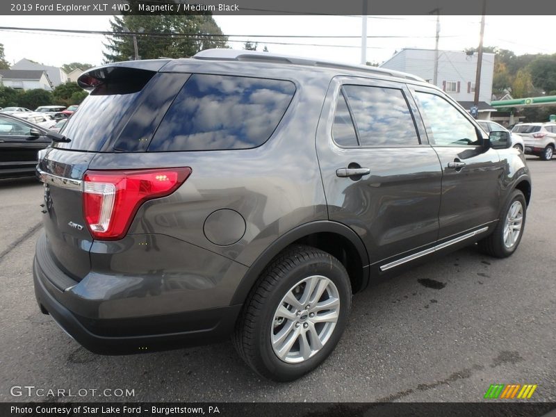 Magnetic / Medium Black 2019 Ford Explorer XLT 4WD
