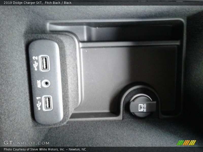 Pitch Black / Black 2019 Dodge Charger SXT