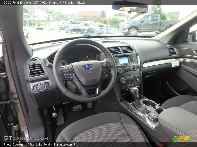 Magnetic / Medium Black 2019 Ford Explorer XLT 4WD