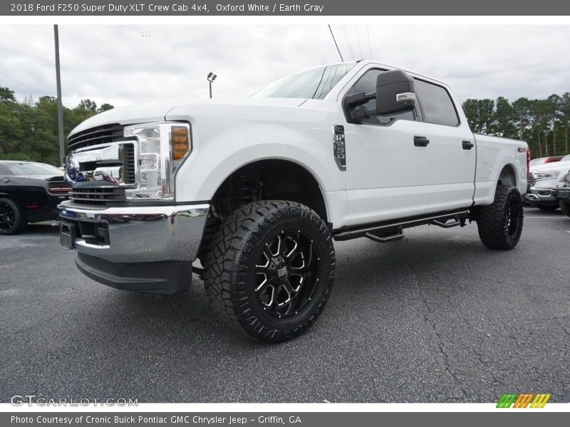 Front 3/4 View of 2018 F250 Super Duty XLT Crew Cab 4x4