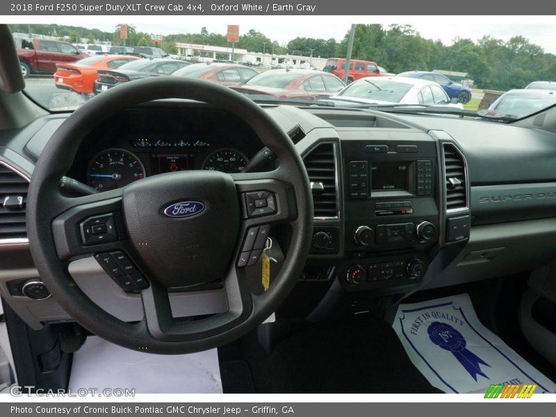 Oxford White / Earth Gray 2018 Ford F250 Super Duty XLT Crew Cab 4x4