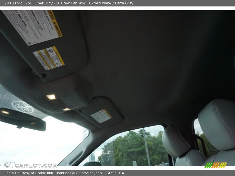 Oxford White / Earth Gray 2018 Ford F250 Super Duty XLT Crew Cab 4x4