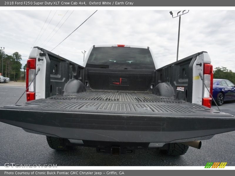 Oxford White / Earth Gray 2018 Ford F250 Super Duty XLT Crew Cab 4x4