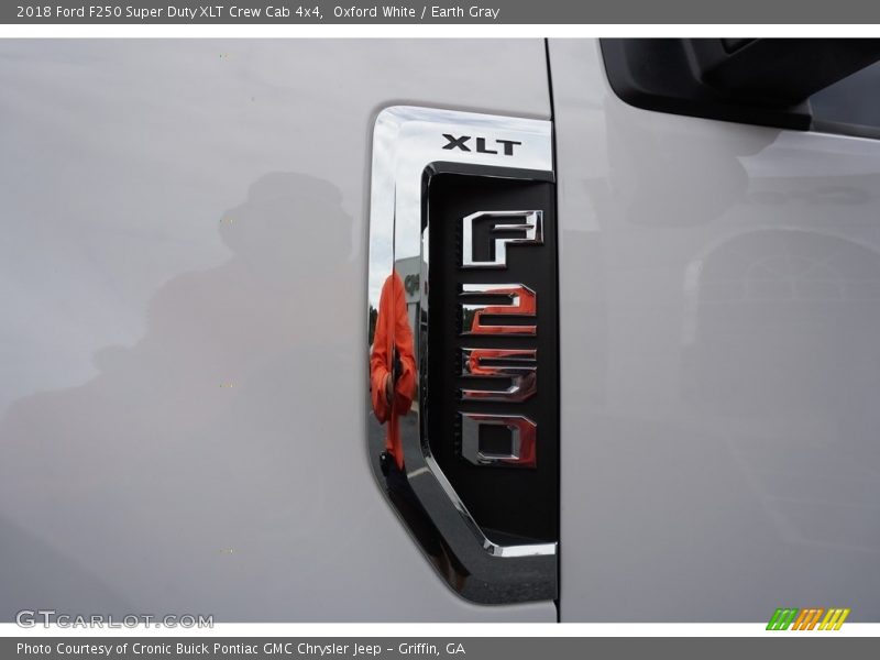 Oxford White / Earth Gray 2018 Ford F250 Super Duty XLT Crew Cab 4x4
