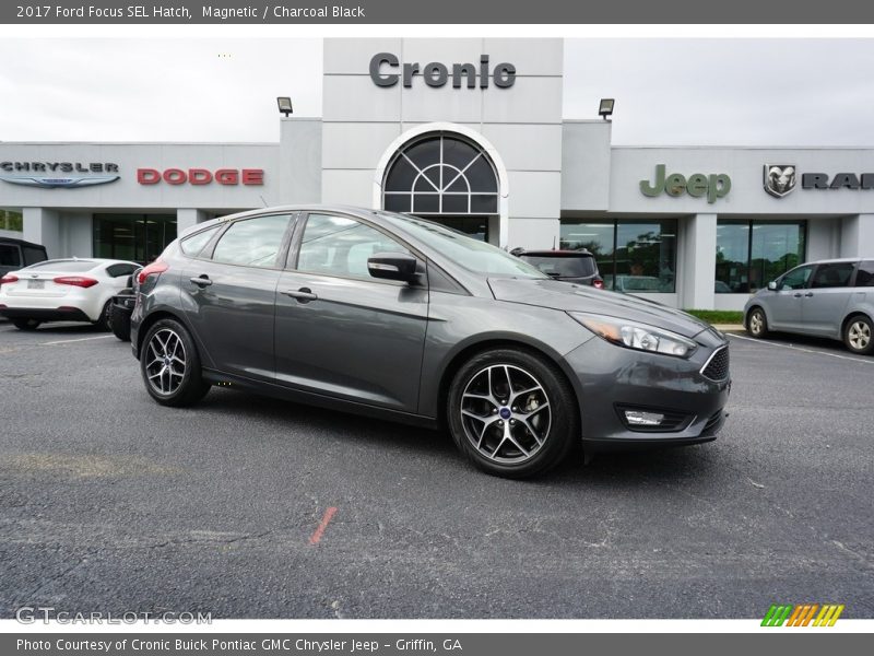 Magnetic / Charcoal Black 2017 Ford Focus SEL Hatch