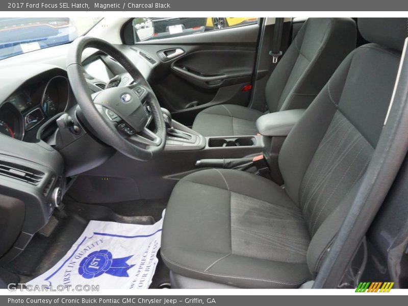 Magnetic / Charcoal Black 2017 Ford Focus SEL Hatch