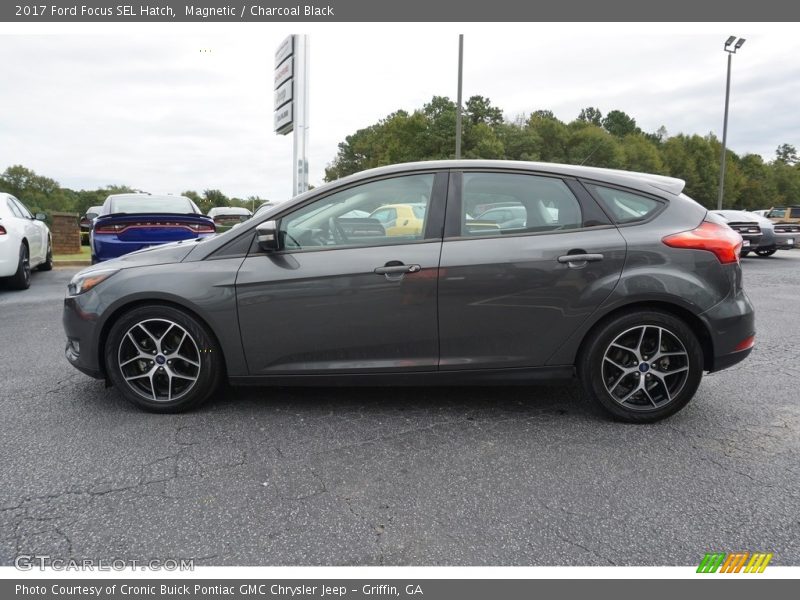 Magnetic / Charcoal Black 2017 Ford Focus SEL Hatch