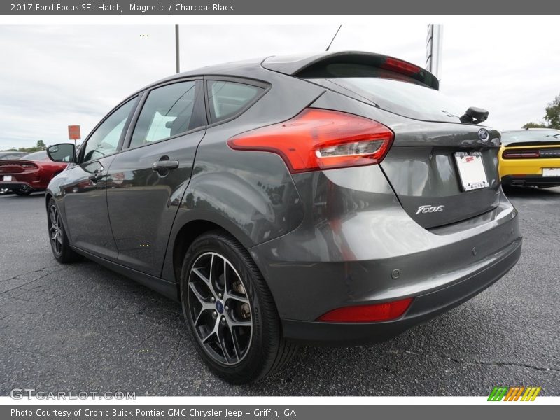 Magnetic / Charcoal Black 2017 Ford Focus SEL Hatch