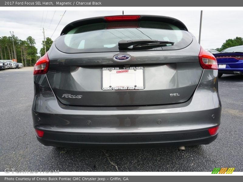 Magnetic / Charcoal Black 2017 Ford Focus SEL Hatch