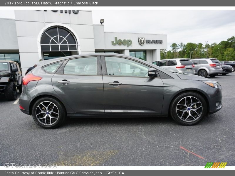 Magnetic / Charcoal Black 2017 Ford Focus SEL Hatch