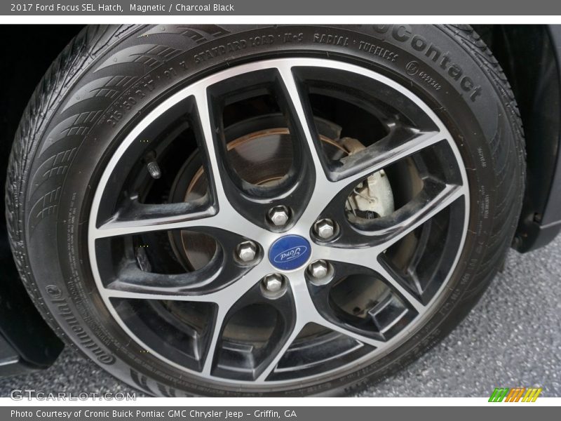 Magnetic / Charcoal Black 2017 Ford Focus SEL Hatch