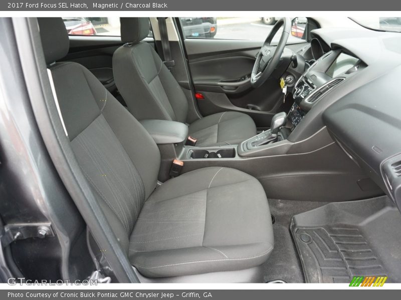 Magnetic / Charcoal Black 2017 Ford Focus SEL Hatch