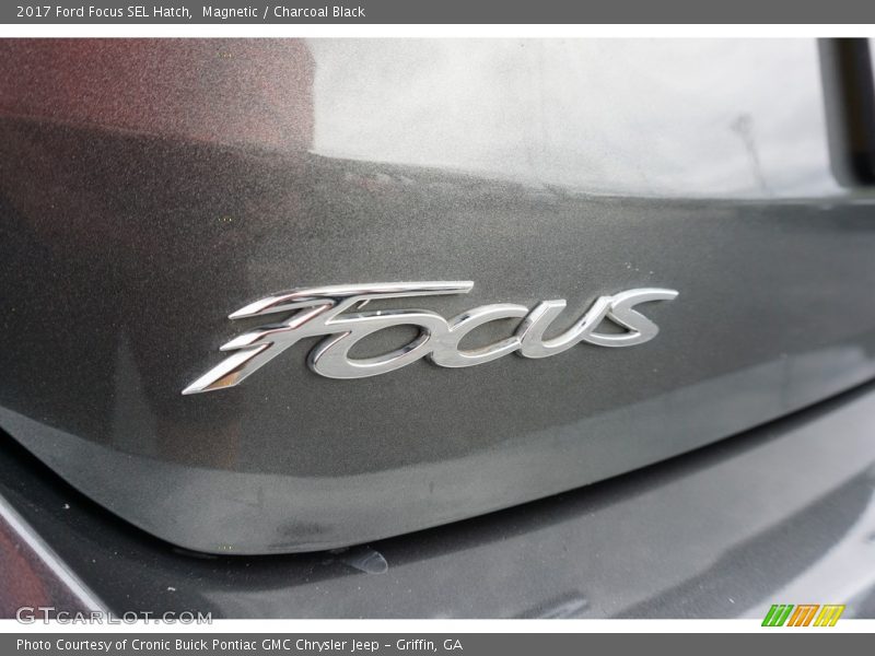 Magnetic / Charcoal Black 2017 Ford Focus SEL Hatch