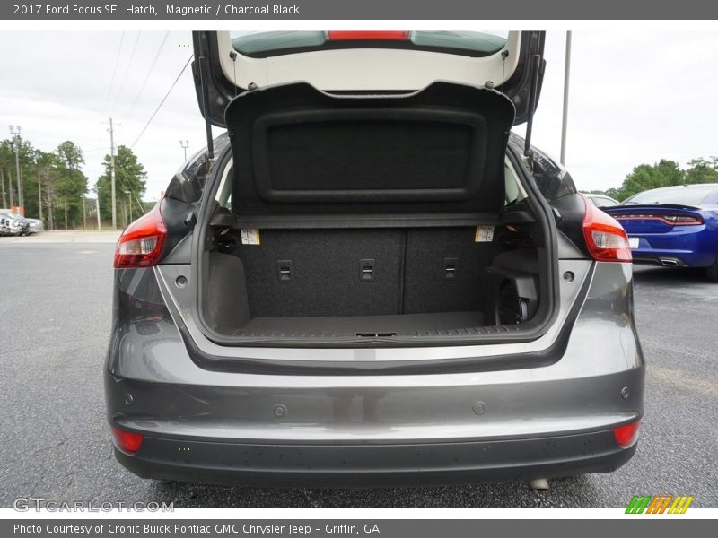 Magnetic / Charcoal Black 2017 Ford Focus SEL Hatch
