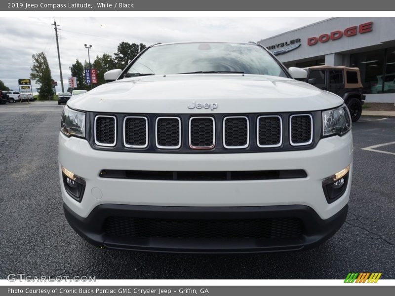 White / Black 2019 Jeep Compass Latitude