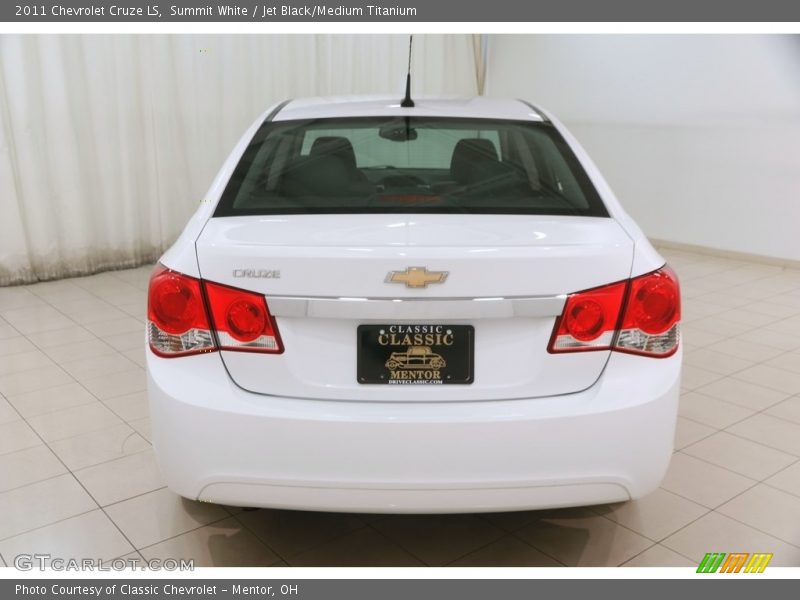 Summit White / Jet Black/Medium Titanium 2011 Chevrolet Cruze LS
